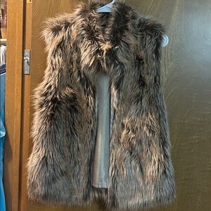 Gi Sono by Cavalini Women's Faux Fur Vest in Tan/ Brown Size Medium